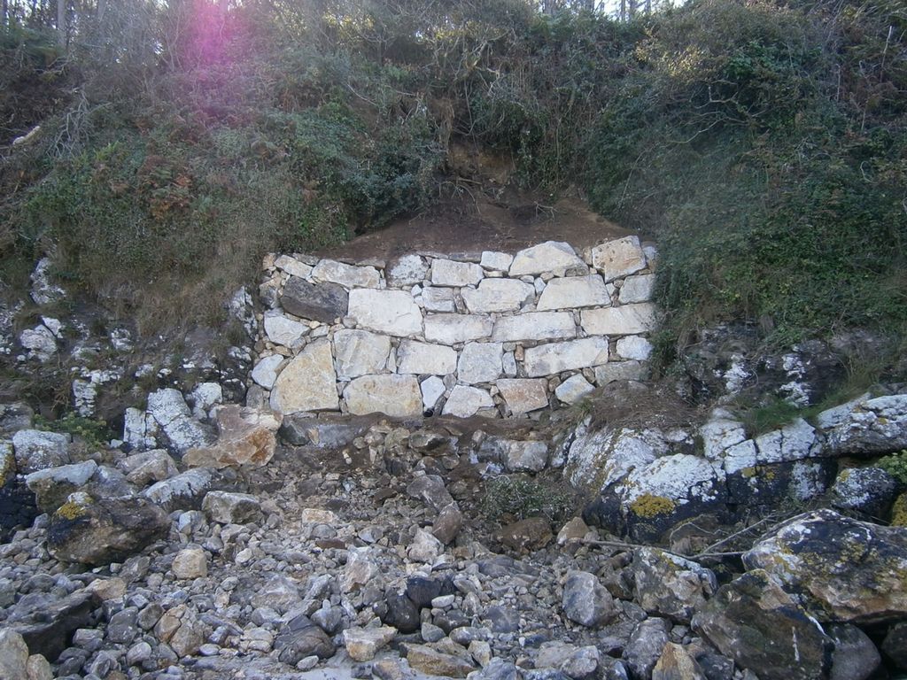 Protección de taludes en el acceso a la playa de Lires (T.M. de Cee). Después de las obras