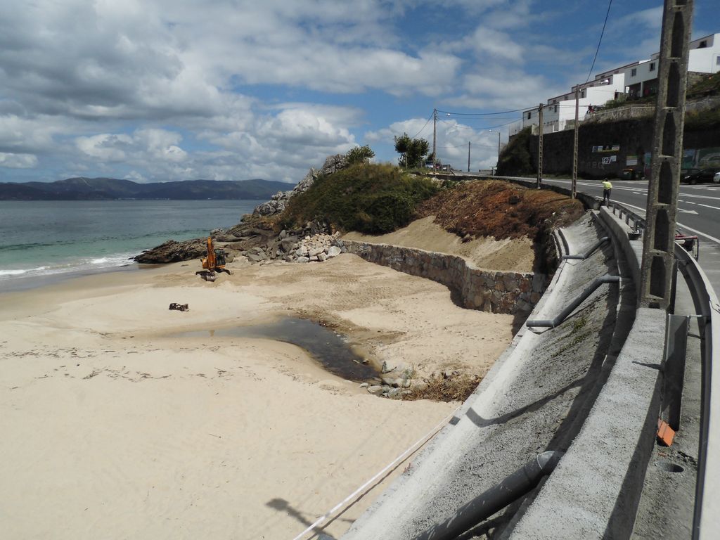Protección del talud en la playa de Arnela (T.M. de Porto Do Son). Después de las obras