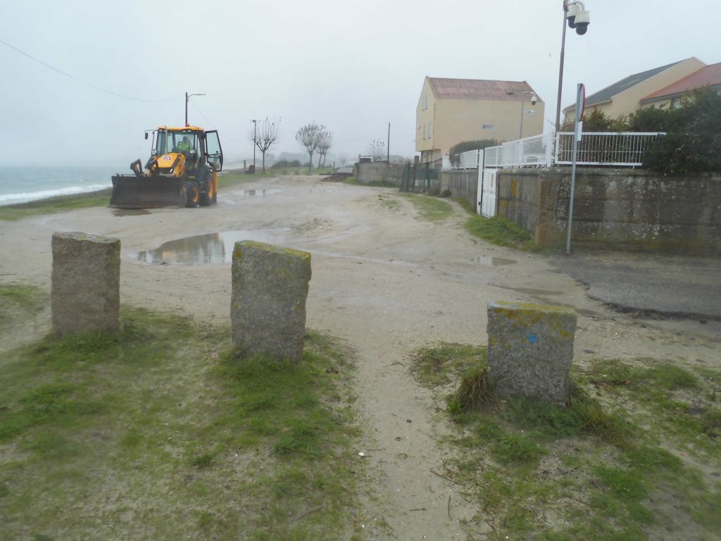 Delimitación de accesos playa de Castro, Ribeira (Antes de las obras)