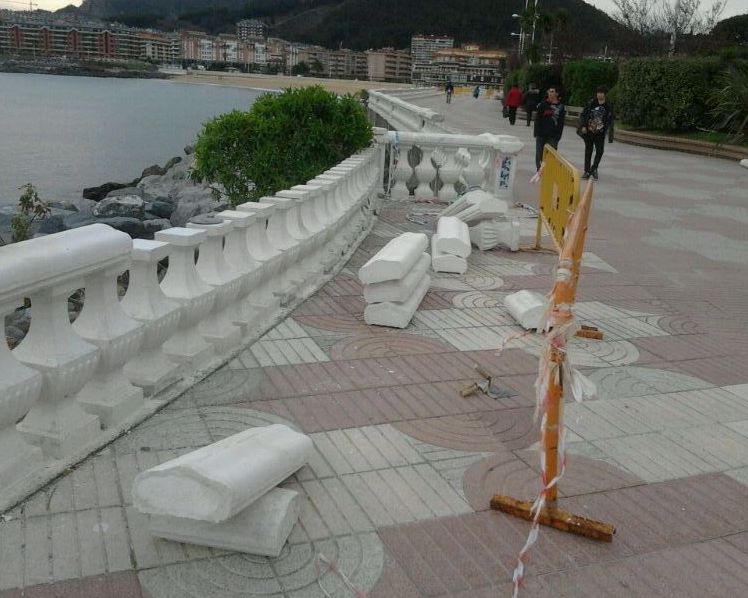 Reposición del paseo marítimo de playa de Brazomar, en el municipio de Castro Urdiales