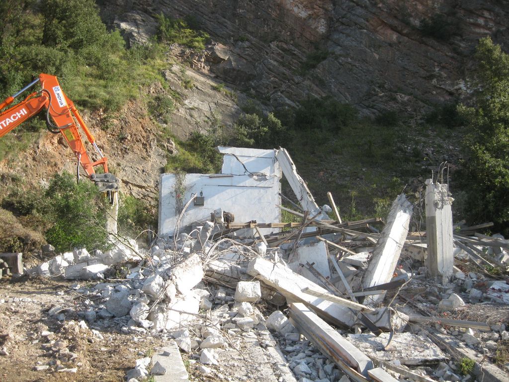 Demolición del embarcadero de Flores (T.M. Zumaia). Durante las obras