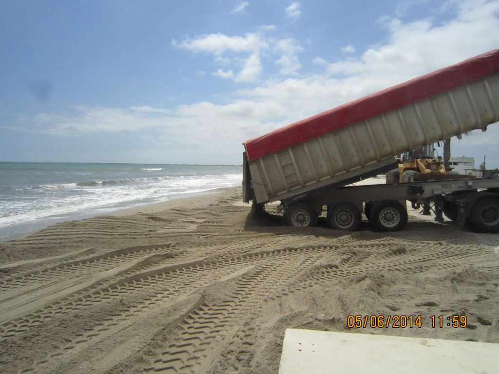 Aportación y Reperfilado de la playa Arenal (TM L'Ampolla. Durante las obras) 