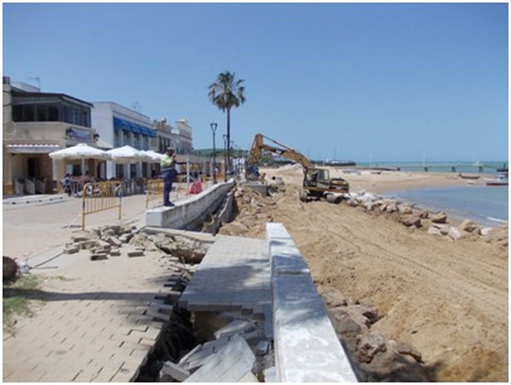 Retirada de escollera playa Punta Montijo (Durante)