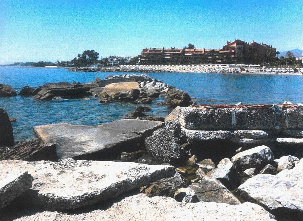 Reparación de los espigones en la playa A Poniente (Puerto Banús) (Antes de las obras)