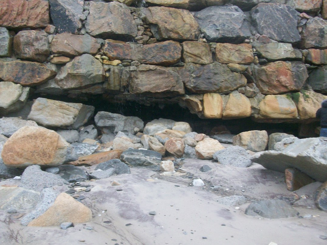 Refuerzo de la cimentación de la escollera de la playa de Arealonga. Antes