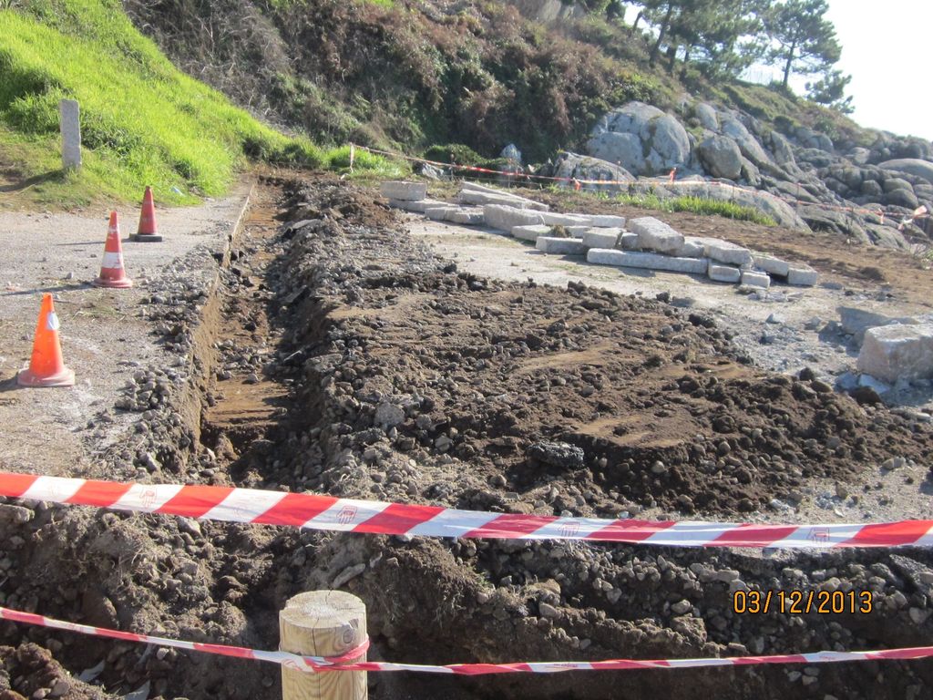 Unión entre paseos y áreas de descanso (T.M.de Sanxenxo).  Durante las obras