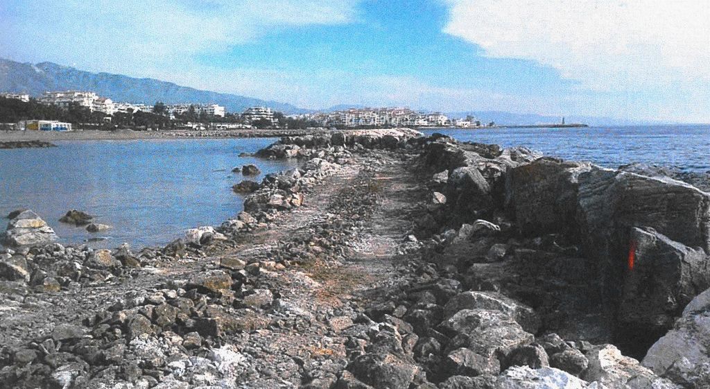 Reparación de los espigones en la playa A Poniente (Puerto Banús) (Durante las obras)