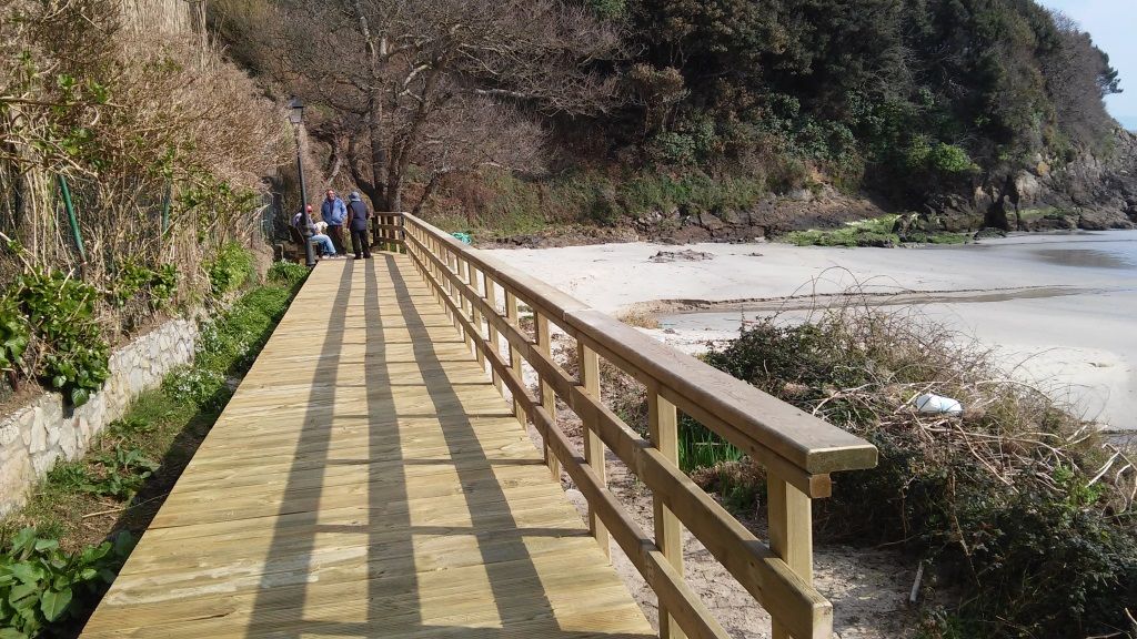 Reparación de pasarela de madera en playa de Sardiñeiro en Fisterra (Después de las obras)