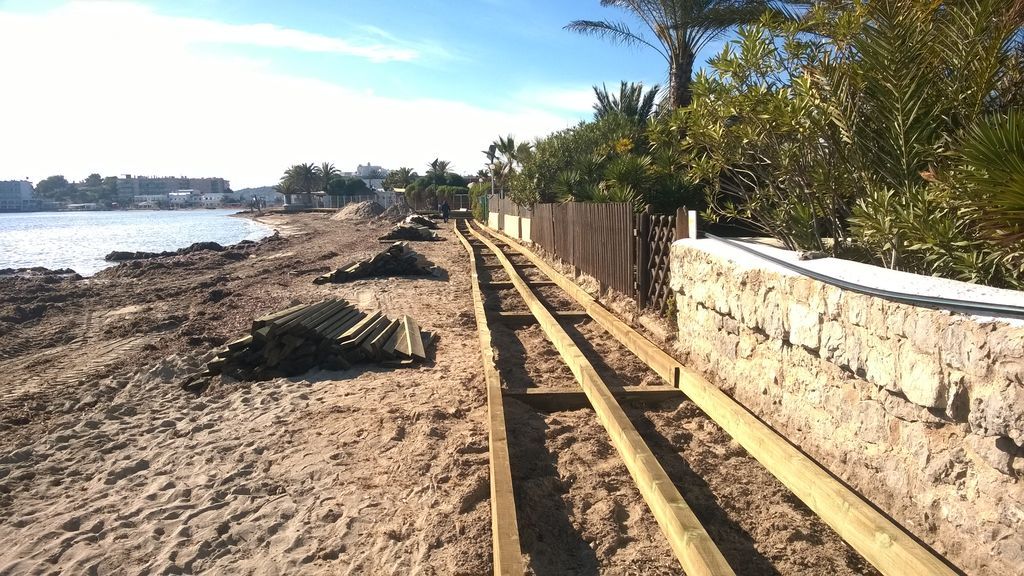 Reparación de pasarelas de madera en Ibiza (Durante las obras)