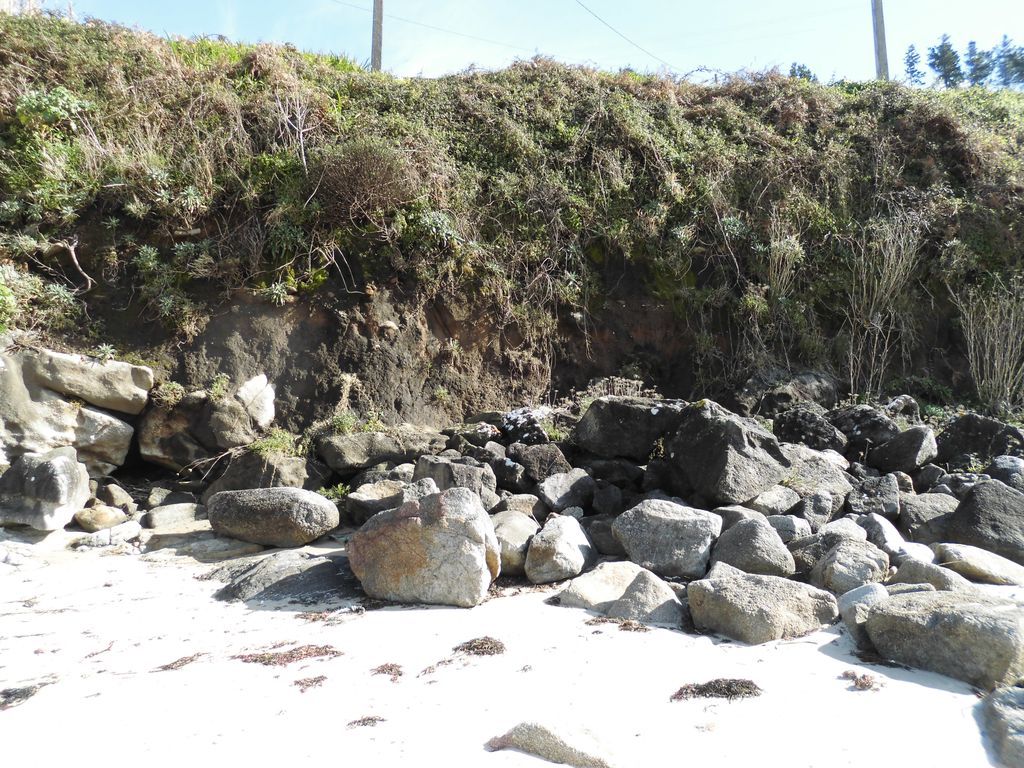 Protección del talud en la playa de Arnela (T.M. de Porto Do Son). Antes de las obras