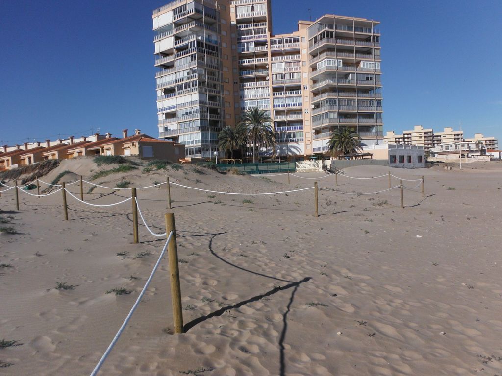 Acordonamientos dunares en El Perellonet. Después de las obras.