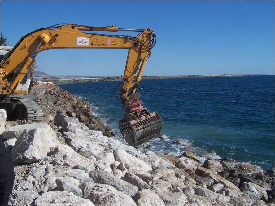 Reparación de daños producidos por el temporal del diciembre de 2014 en la costa mediterránea. Vega de Adra. T.M. Adra (Durante las obras)