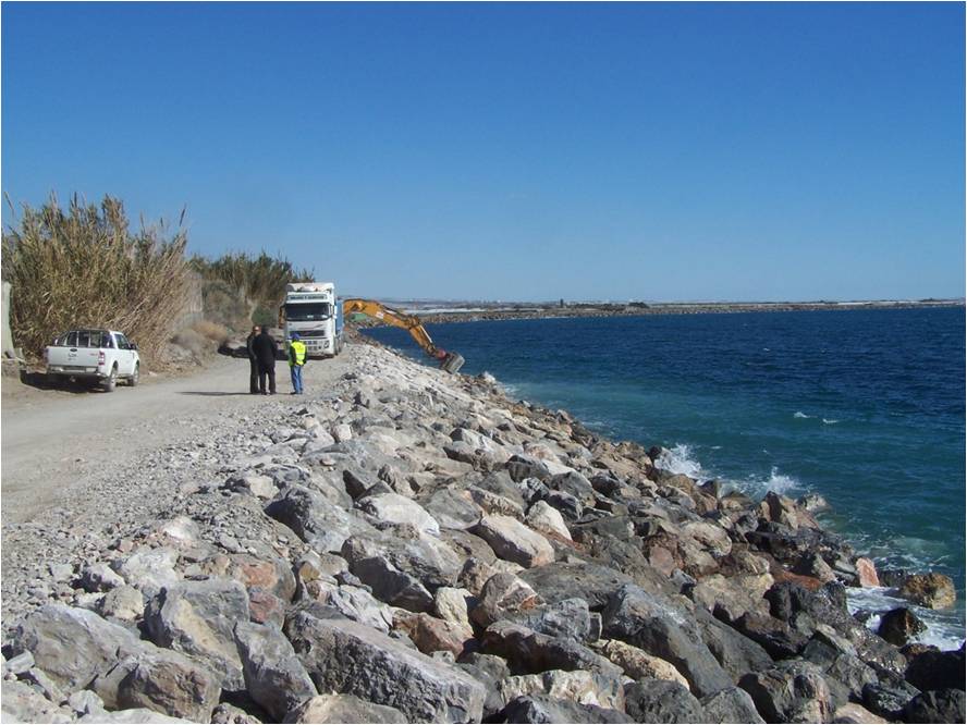 Reparación de daños producidos por el temporal del diciembre de 2014 en la costa mediterránea. Vega de Adra. T.M. Adra (Durante las obras)