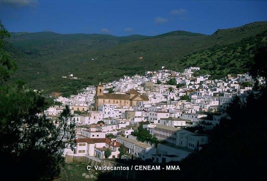 El parque nacional abarca un total de 44 municipios, 29 en la provincia de Granada y 15 en Almería. Ohanes es uno de los pueblos de alpujarra almeriense.