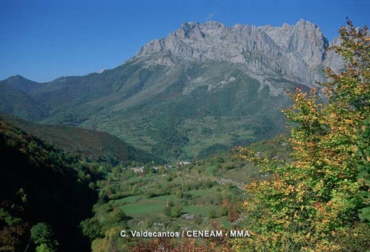 Santa Marina de Valdeón. Valle de Valdeón y Macizo Central de los Picos de Europa.