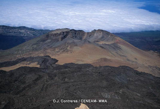 El Pico Viejo es la formación volcánica más espectacular de Canarias. Su cráter tiene un diámetro de 800 metros.