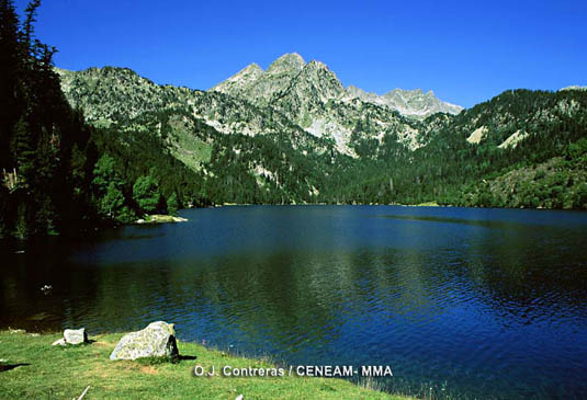 Estany de Sant Maurici. Este Parque posee la mayor concentración de lagos de montaña de los Pirineos