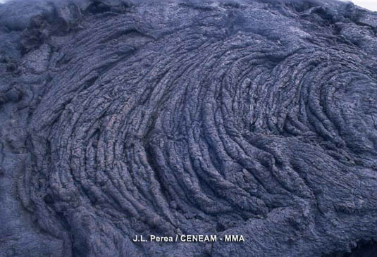 En algunos lugares del parque se pueden observar coladas o ríos de lava solidificada.