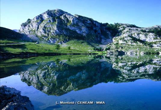 El lago Enol y el Ercina son las principales áreas recreativas del Parque Nacional. Ambos son de origen glaciar.