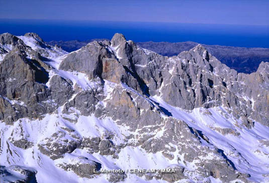 En el Macizo Central de los Picos de Europa se  encuentran las cumbres más elevadas del parque.
