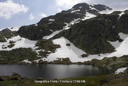 La Laguna Grande de Peñalara es de origen glaciar, y está situada en el Circo de Peñalara a 2017 metros de altura.