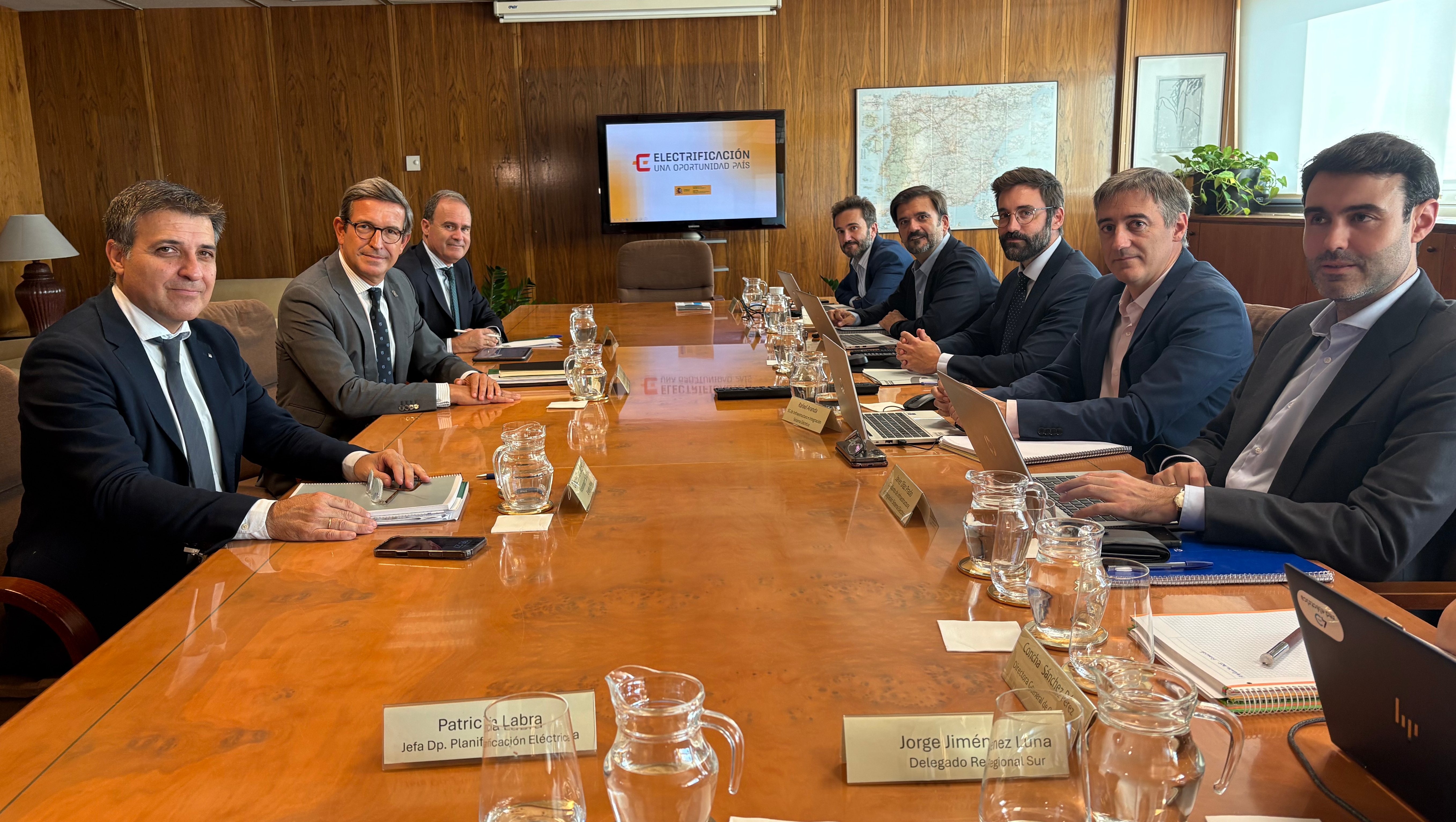 Groizard se reúne con Jorge Paradela para analizar la propuesta inicial de la Planificación de electricidad con horizonte 2030 
