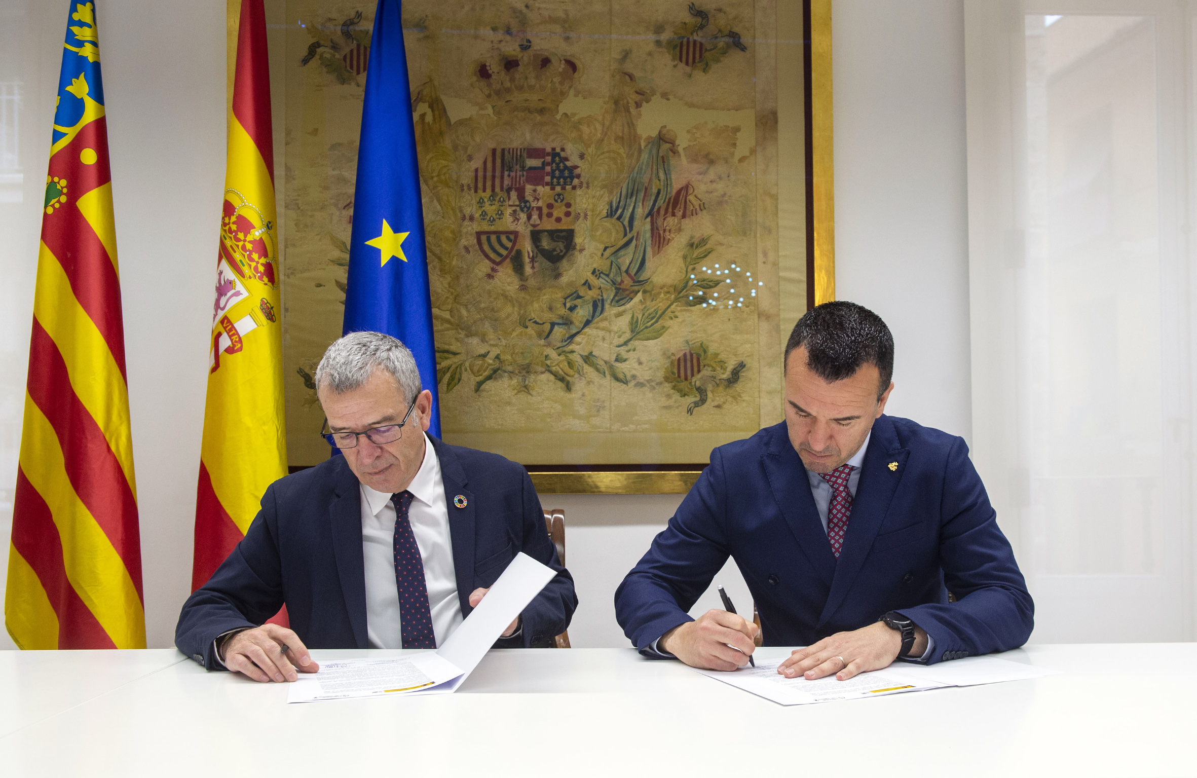 Firma convenio Aras de los Olmos