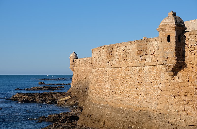 Tramo de la muralla del Castillo de San Sebastián