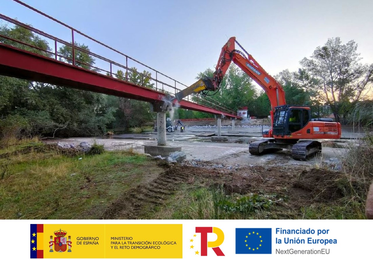 Demolición de estación de aforos en desuso en el río Jarama