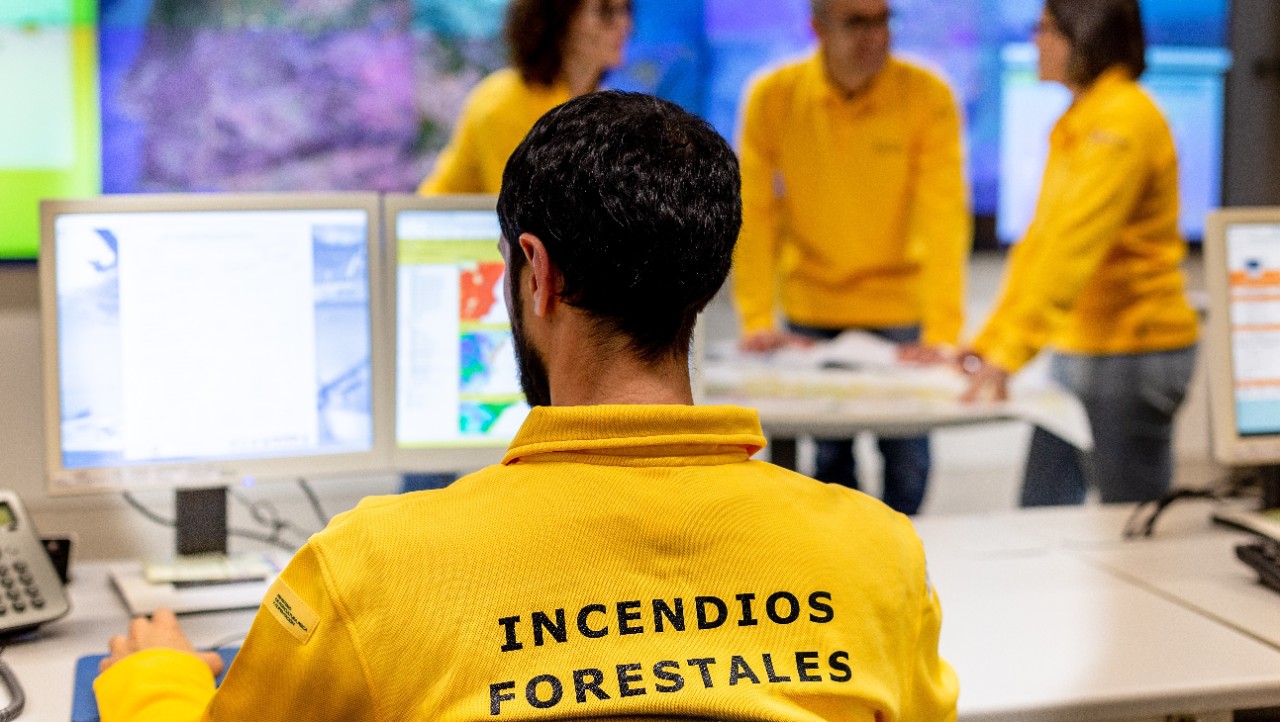 Composición gráfica con mapa y textos sobre el Centro de Coordinación de la Información Nacional sobre Incendios Forestales