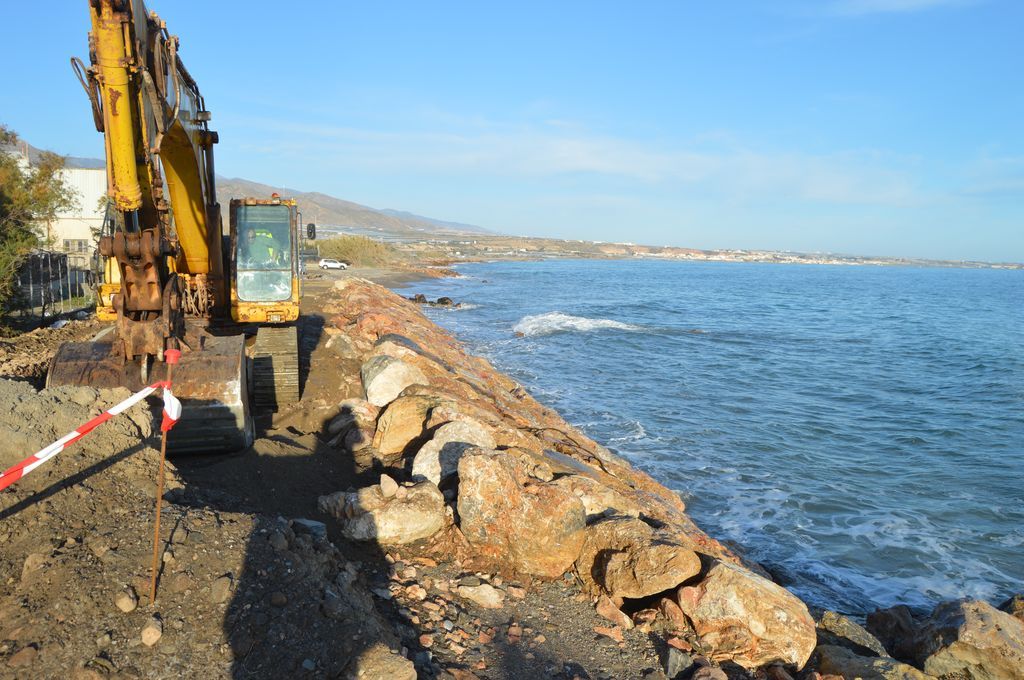 Obras de emergencia para la reparación de los daños producidos por los temporales de finales de Noviembre y durante el mes de Diciembre en las costas de las provincias del Este y del Sur de España. Provincia de Almería.