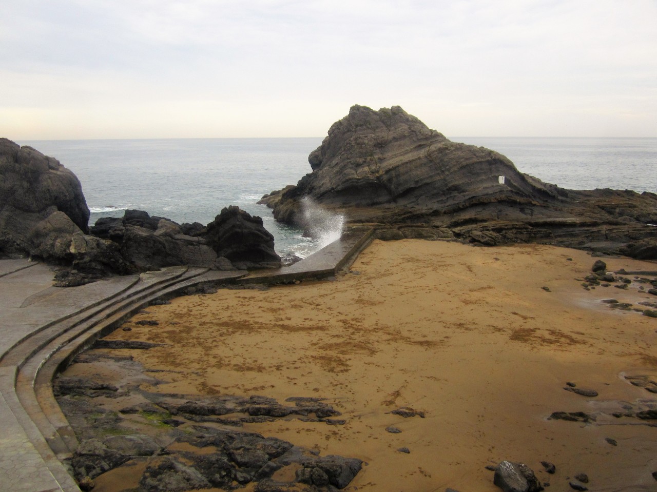 Mantenimiento y conservación 2016. Reparación del dique de la playa de Aritzatzu