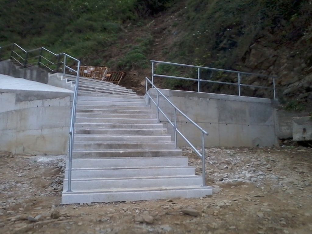 Playa de O Peiral. Avería en la senda peatonal y accesos