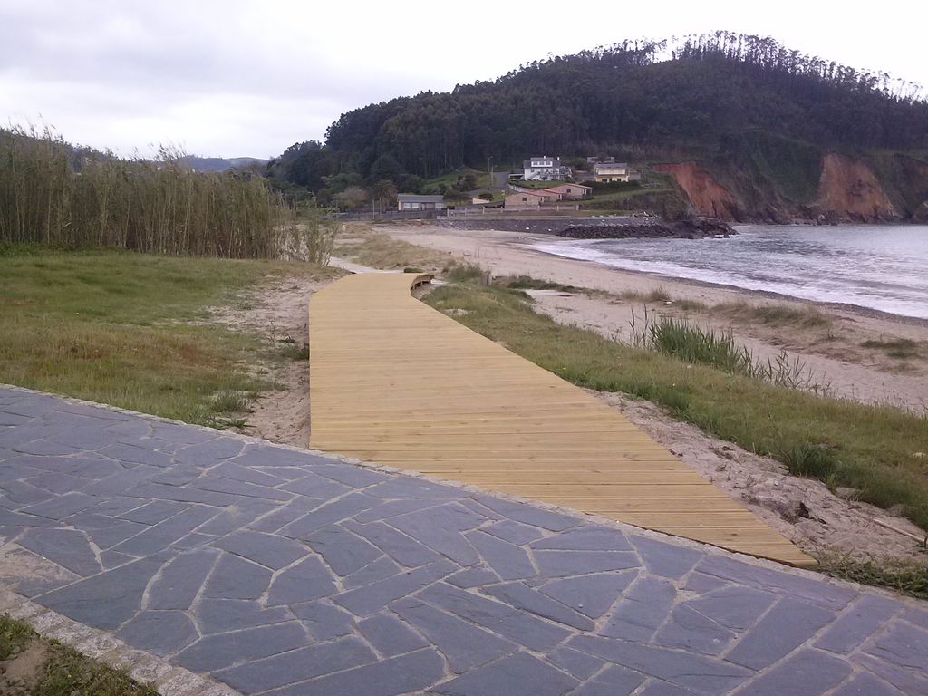 Playa de Espasante. Avería en los accesos.