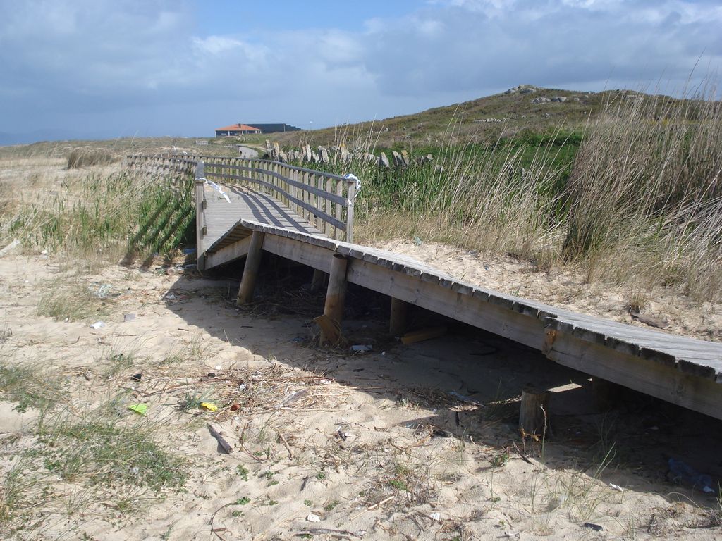 Playa de Espiñeirido. Reparación de los accesos a la playa