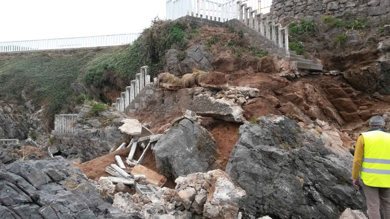 Reconstrucción de acceso peatonal