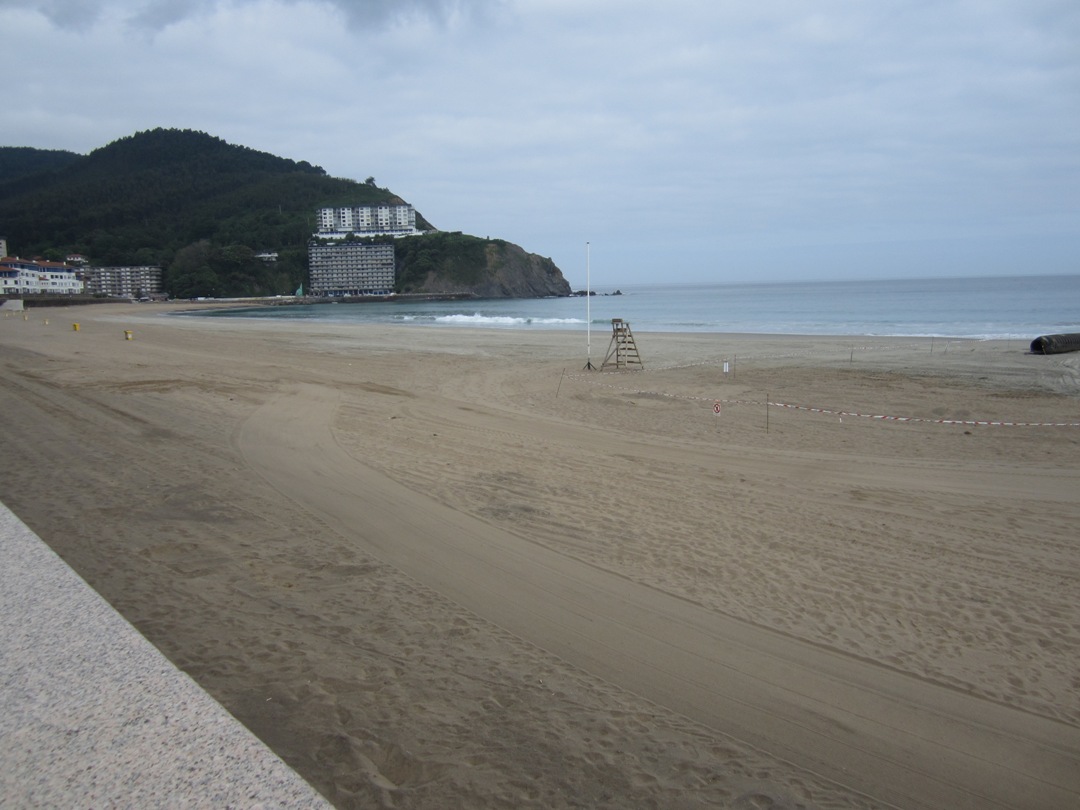 Playa de Bakio. Dragado y recarga de arena a la playa.