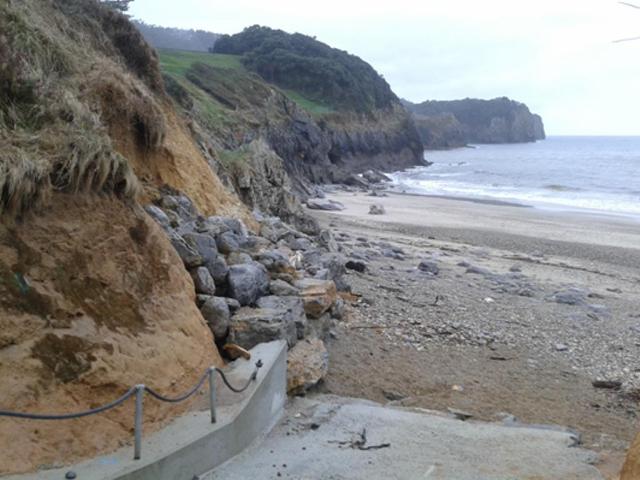 Playa de La Arena. Reposición de escollera