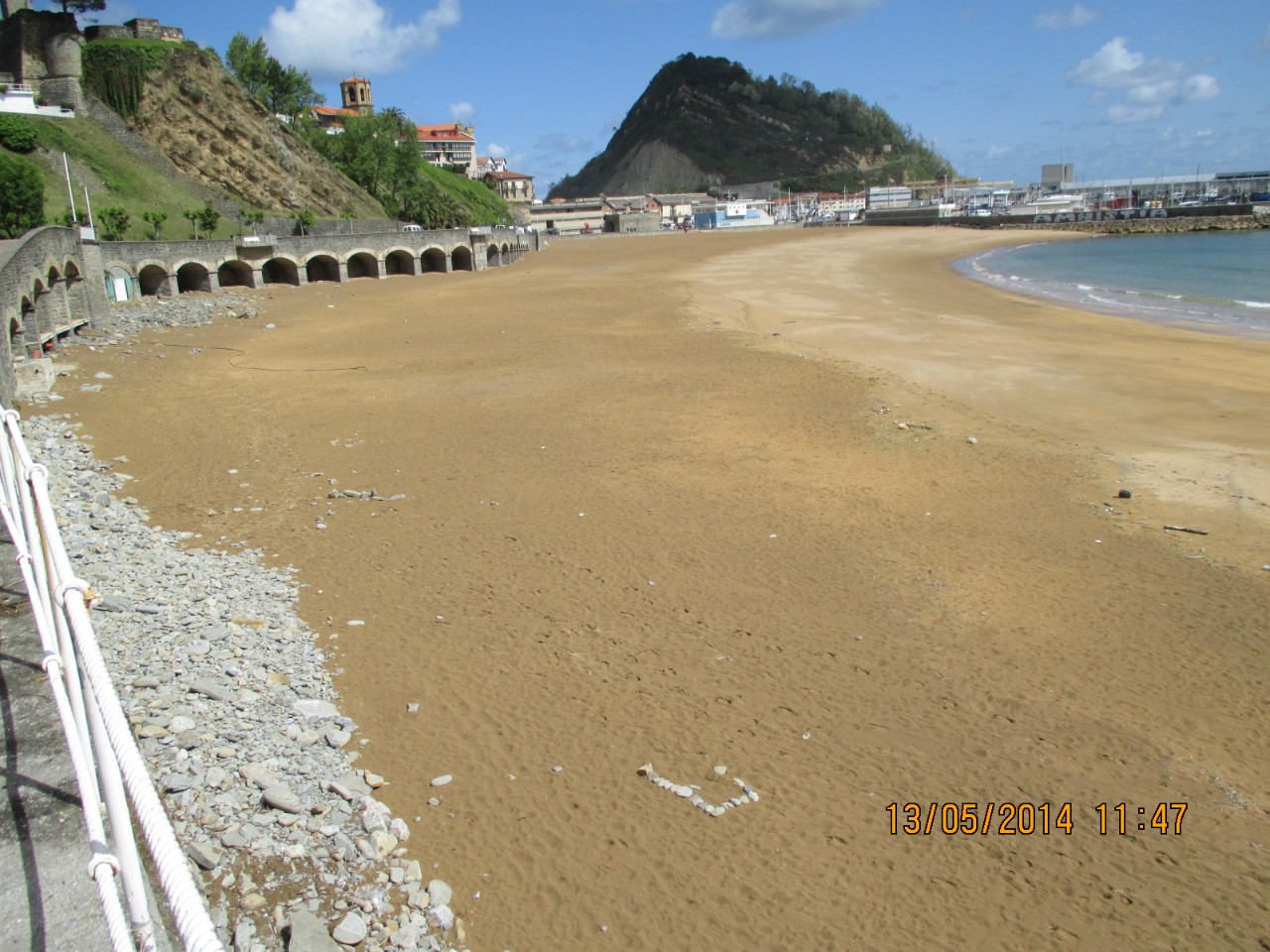 Aportación de arena en la playa de Malkorbe