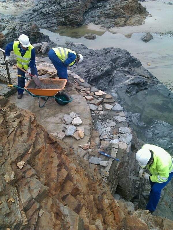 Playa de Fontela. Retirada de escombros, ejecución de escollera y reparación de barandillas y paseo