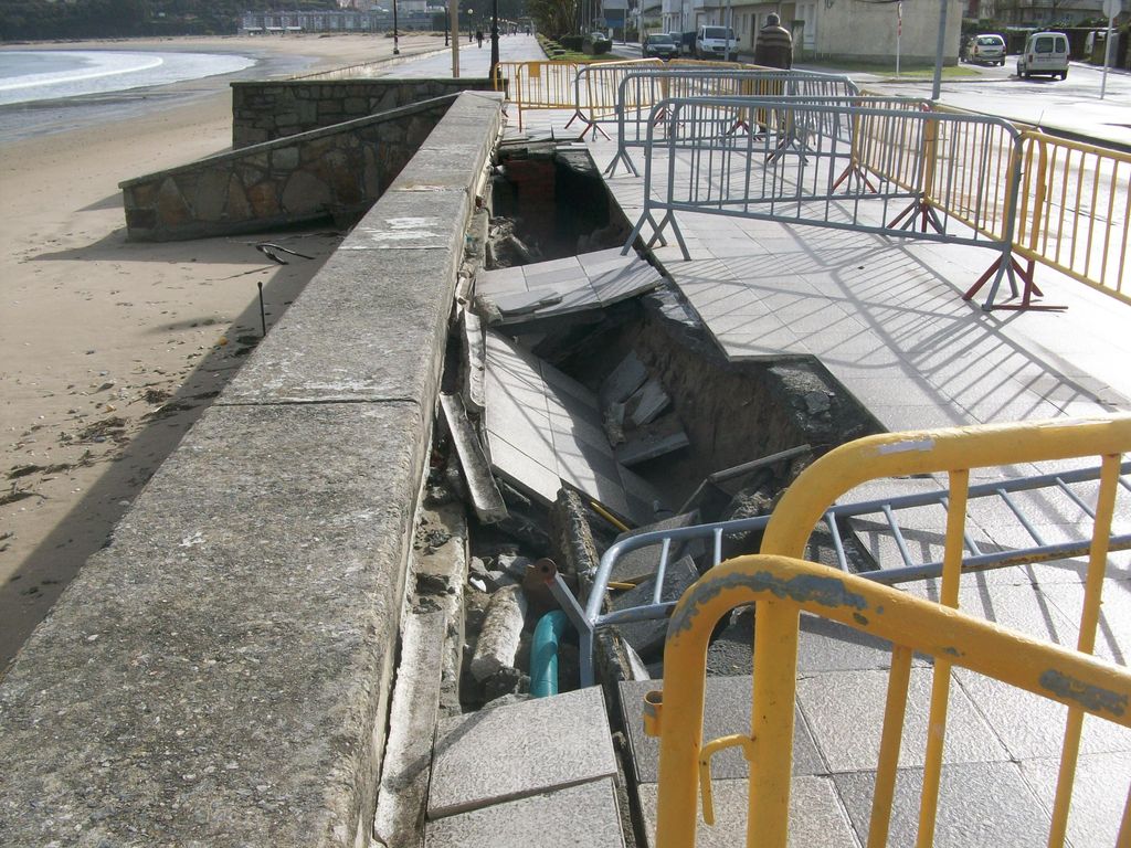 Playa de Covas. Reparación de paseo marítimo