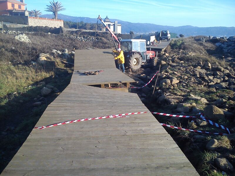 Playa Fedorentos y Camposancos. Deterioro pasarela de madera