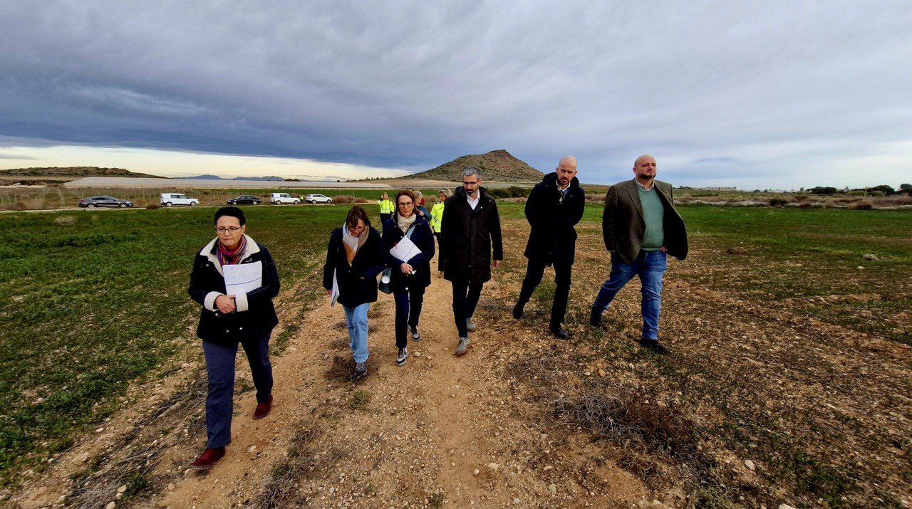 La directora general de Biodiversidad conoce el terreno.