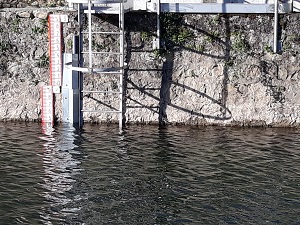 Escala-limnimetrica-medicion-nivel-lamina-agua-300