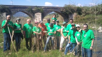 Acció Ecologistas Agró. Voluntarios en una limpieza en río Palancia, Valencia