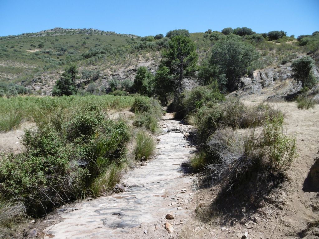 Tabla sin caudal en la reserva natural fluvial Río Gualija