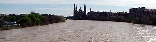 Vista del río Ebro a su paso por Zaragoza