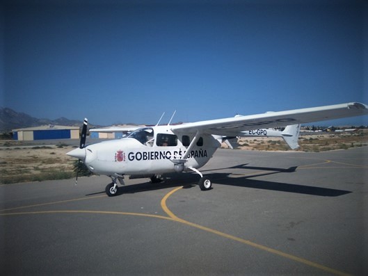 Avion de comunicación y observacion incendios forestales