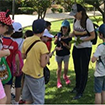 Niños y niñas en actividades de educación ambiental