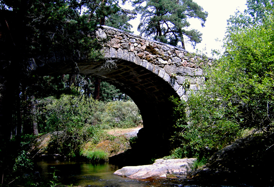 Arco central del puente de Navalacarreta